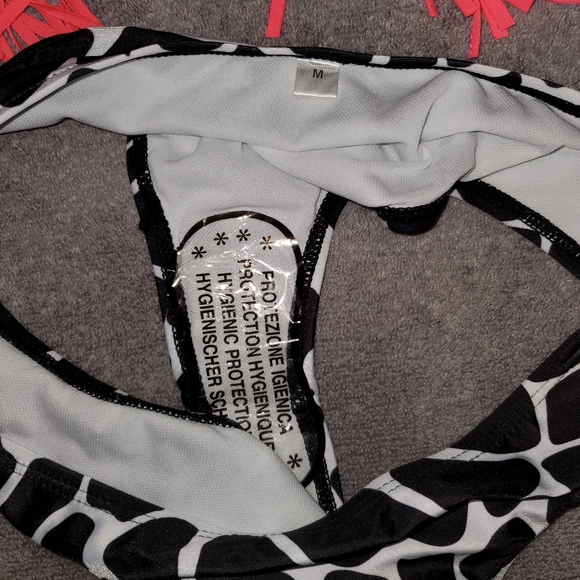 Bikini - Picture 4 of 4